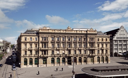 Credit Suisse și acțiunile din sectorul auto au ținut bursele europene în teritoriu negativ pentru a patra zi