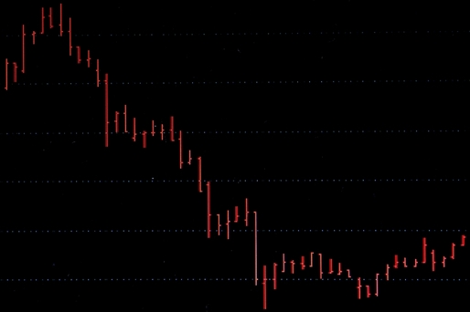 Bursa se întoarce pe volume la minimele din luna iunie, adusă tot de stafia desființării Pilonului 2 de pensii. Brokerii speră că scăderea se oprește pe un suport tehnic