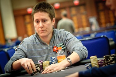 Vanessa Selbst, cea mai de succes jucătoare de poker, s-a alăturat celui mai mare fond speculativ din lume