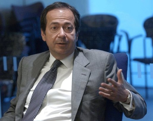 Miliardarul John Paulson, care a câștigat de pe urma crizei și are soție româncă, a pierdut 70% din banii investitorilor. Care au fost pariurile care i-au lovit portofoliile