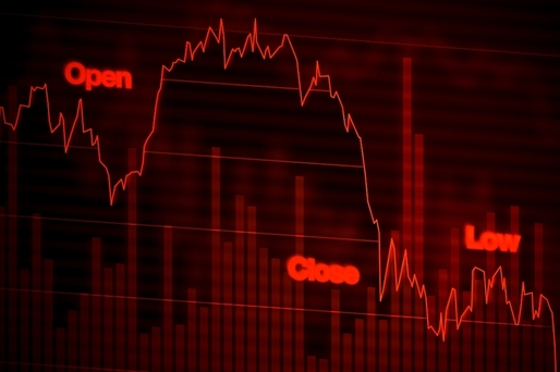 GRAFIC „Roșu aprins” la bursă. Declin de peste 2% al cotațiilor și scăderi mai mari de 3,5% pe acțiunile bancare. Investitorii îngrijorați își caută brokerii: „Toată lumea sună!”