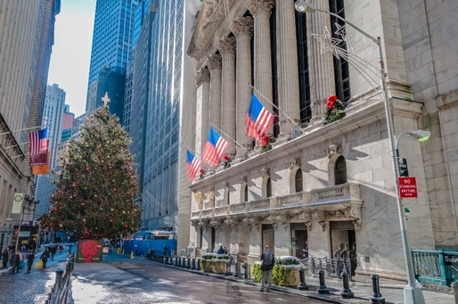 Bursa americană, salt pe nou maxim istoric în prima zi de tranzacționare a anului. Explozia de peste 300 de puncte a indicelui Dow Jones, ajutată de vești din China. Nou record pentru acțiunile Apple