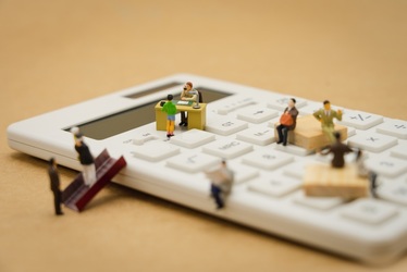 Indicele BET, un nou maxim peste pragul de 10.000 de puncte. În piață este semnalată venirea unor noi investitori de retail. „Avem de lucru!”, spune un broker