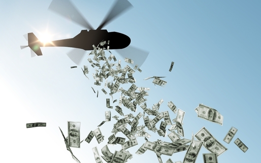 Vin banii din elicopter. Admnistrația SUA a anunțat că americanii vor primi cecuri de 1.000 de dolari. Ce trebuie să știm despre o politică ce poate distruge societatea
