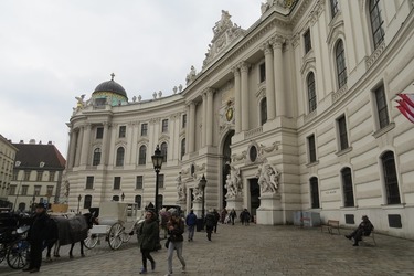 Scăderile se reiau pe bursa românească. Declin de 4% al indicelui BET depășit doar de un șoc vienez