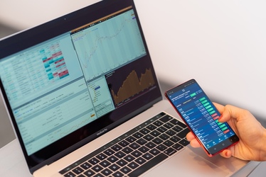 Bursa adaugă o sesiune pozitivă trendului de creștere. Volumele sunt, însă, în impas