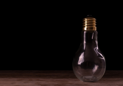 Creșterea prețului energiei la producători prăbușește profitul distribuitorului Electrica