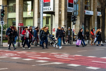 PREMIERĂ Aproximativ 100.000 de români au subscris în fondurile de investiții. Dublare a plasamentelor indirecte în acțiuni