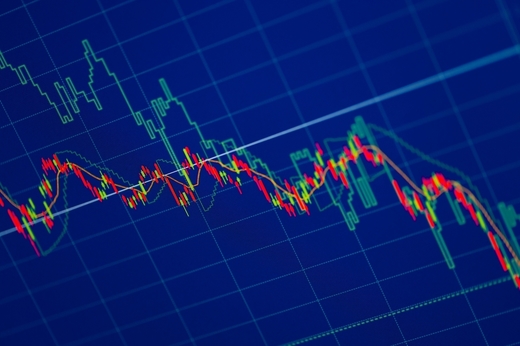 Bursa pierde jumătate de procent. Volumele se retrag în piața reglementată, compensate parțial de o tranzacție de tip deal cu acțiuni Evergent Investments