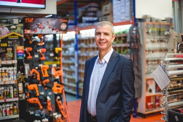 MAMBricolaj frânează la T3 și își înjumătățește profitul la 9 luni