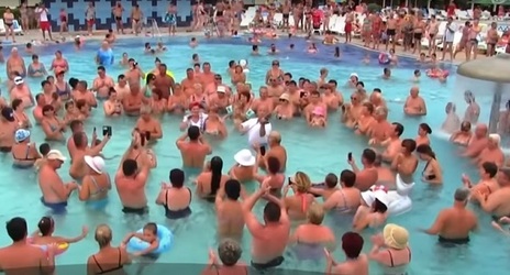 FOTO Celebra horă în piscină de la Băile Felix se va ține în această vară fără acționari din Craiova. Transilvania Investments își majorează la 93% participația