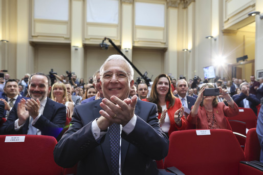 LIVE TEXT GALERIE FOTO "A fost frumos spectacolul". Hidroelectrica vine la cota bursei ca o companie cu o valoare de piață de peste 10 miliarde euro. Prețul sare cu 6% deasupra celui al ofertei publice. Tranzacții de 760 milioane lei