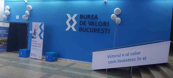 FOTO Un amfiteatru din ASE poartă numele Bursei de Valori București. Reprezentanți ai studenților s-au angajat pentru colegii lor că aceștia nu vor mâzgâli băncile nou-nouțe