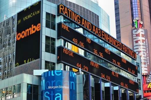 EXCLUSIV FOTO BVB va monta în Piața Victoriei un ecran cu cotații bursiere, după modelul celui din Times Square. Povești despre acțiuni la o cafea