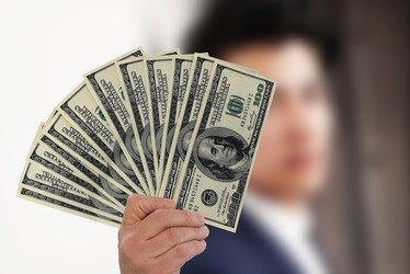 ANALIZĂ Slăbiciunea dolarului e masculinitate economică adevărată?