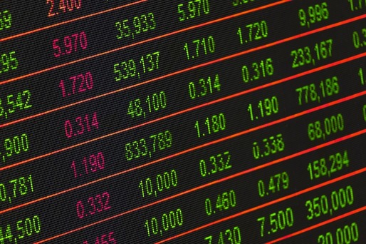 Indicele britanic FTSE 100 a atins un nou record, în timp ce piețele europene au închis ușor în scădere; Volvo Cars a anunțat o depreciere de 1,2 miliarde de dolari