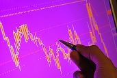 Bursa se corectează jumătate de procent după escalada din maxime în maxime