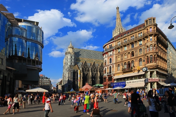 Bursa românească a depășit pragul unei capitalizări de 100 miliarde euro... cu ajutor de la Viena