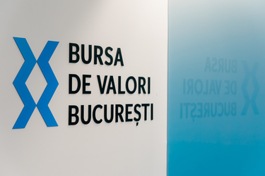 Debut de săptămână marcat de ezitare la BVB. Acțiunile băncilor, afectate de amenda pentru ROBOR. Banca Transilvania concentrează aproape jumătate din activitatea de tranzacționare