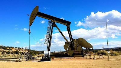 Guvernul rus ar putea revizui prețul petrolului pe baza căruia și-a construit bugetul