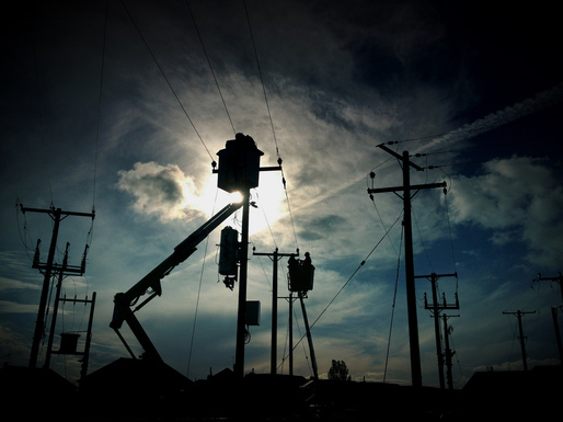 Compania Telekom Romania ar putea fi obligată să-și demoleze rețelele instalate pe 70.000 de stâlpi ai Enel Muntenia
