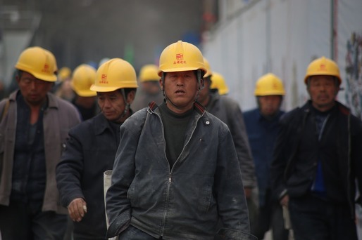 China va concedia 1,8 milioane de angajați din industria oțelului și a cărbunelui