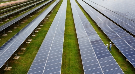 O subsidiară a Bouygues va construi panouri solare încorporabile în drumuri