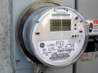 Consumatorilor care refuză "nejustificat" montarea de contoare inteligente li se va putea tăia curentul electric