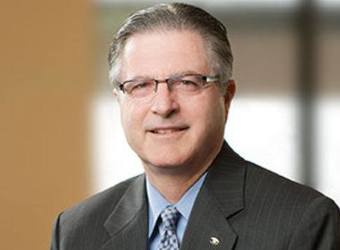 John Watson, CEO-ul Chevron, încă implicată în procese legate de prezența în România, se retrage surprinzător, urmând a fi înlocuit de vicepreședintele expert în rafinare