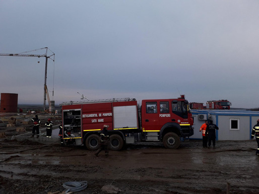 ISU Satu Mare: Flacăra incendiului de la sondă a fost stinsă; zona este monitorizată pentru emisiile de gaz