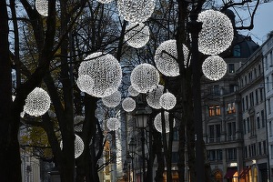 Topul cheltuielilor făcute de primării cu echipamentele pentru iluminatul festiv de Crăciun. Constanța a investit cei mai mulți bani