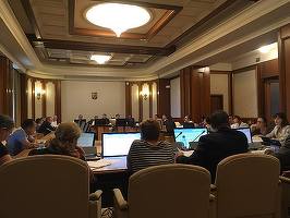 Proiectul de care depinde extracția gazelor din Marea Neagră, amânat din nou. Deputații și concesionarii s-au împotmolit la obligativitatea contractării în proporție de 25% a companiilor cu capital autohton. Idee pentru un “gentleman’s agreement”