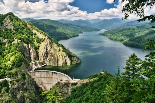 Companii mari se bat pe retehnologizarea hidrocentralei Vidraru. Printre subcontractanți, o firmă deținută 50% de unchiul lui Sebastian Ghiță. Cel mai bogat om din Rusia a dispărut din peisaj