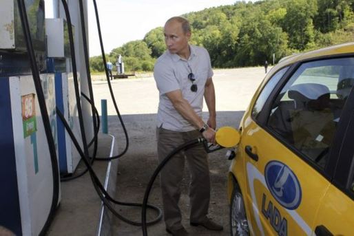Rusia îngheață prețul carburanților, pe fondul scăderii drastice în popularitate a președintelui Vladimir Putin. În România a fost propusă o măsură asemănătoare