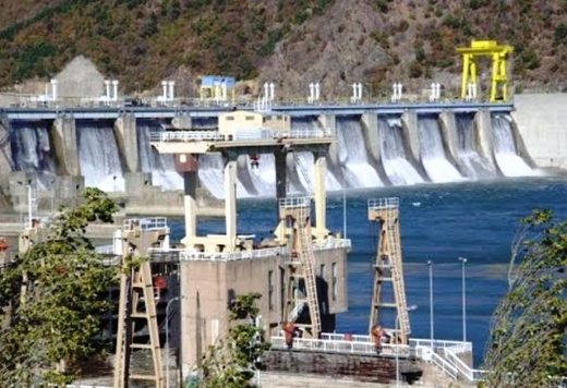Hidroelectrica se judecă de 3 ani cu Guvernul pentru a recupera banii promiși de Adrian Năstase pentru reabilitarea ecluzei de la Porțile de Fier I