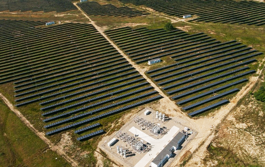 EXCLUSIV VIDEO Tranzacție: Unul din cele mai mari parcuri fotovoltaice din România "se mută" în Hong Kong, împovărat de pierderi și datorii