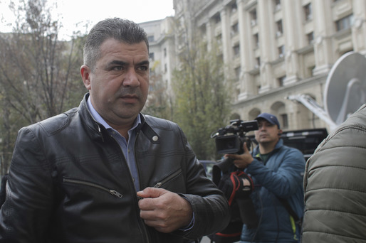 Fostul președinte al Transelectrica Marius Dănuț Carașol, care și-a falsificat diploma de studii, condamnat la doi ani și 8 luni de închisoare cu suspendare, pentru înșelăciune și uz de fals