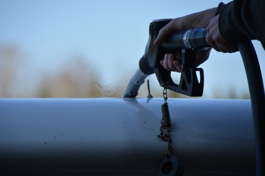 Prețurile petrolului au scăzut, în pofida acordului convenit de principalii producători pentru o reducere record a producției