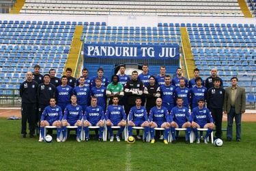 INSOLIT În așteptarea OK-ului de la Bruxelles pe restructurarea de 3,5 miliarde euro, Complexul Energetic Oltenia este "bântuit" de dragostea din tinerețe pentru fotbal