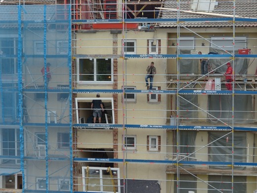 Constructorii, auditorii energetici și producătorii de materiale termoizolante cer viitorului Guvern triplarea fondurilor UE pentru eficiența energetică a clădirilor