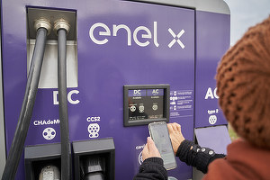 FOTO ENEL a pus în funcțiune 6 stații de încărcare a vehiculelor electrice în Constanța