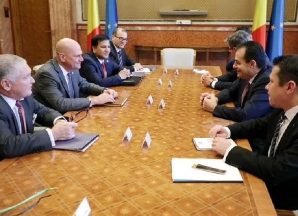 Delegație a Sargent & Lundy, condusă de CEO-ul Thomas White, la o întâlnire cu fostul premier Ludovic Orban, 19 decembrie 2019. Sursă foto: Guvernul României
