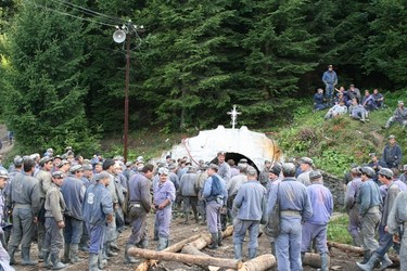 ULTIMA ORĂ Minerii de la exploatările de uraniu s-au blocat în subteran