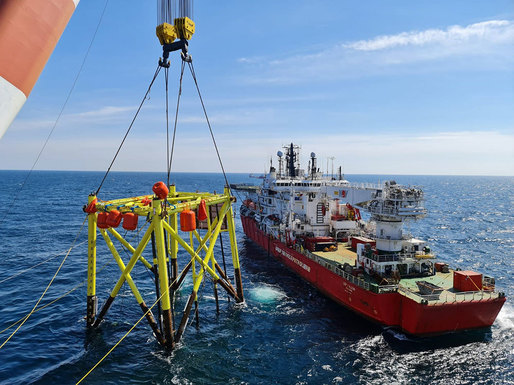 VIDEO Grup Servicii Petroliere a instalat prima platformă fixă de foraj din Perimetrul Ana, la peste 120 de km în largul Mării Negre