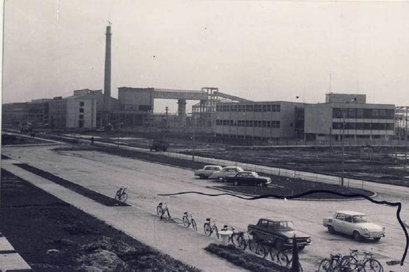 Întreprinderea de Geamuri Buzău, 1970. Sursă foto: http://www.comunismulinromania.ro/, via Wikipedia