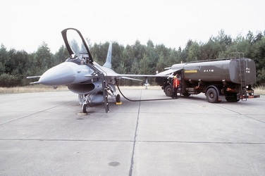 Armata  vrea să "facă plinul" pe 3 ani pentru Forțele Aeriene. Contract de sute de milioane de lei, într-un moment în care unul dintre producătorii locali are porțile închise