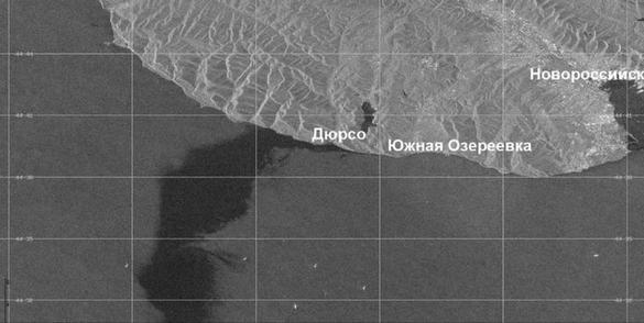 FOTO Scurgere de petrol în Marea Neagră. De 400 de ori mai mare decât a fost raportat inițial