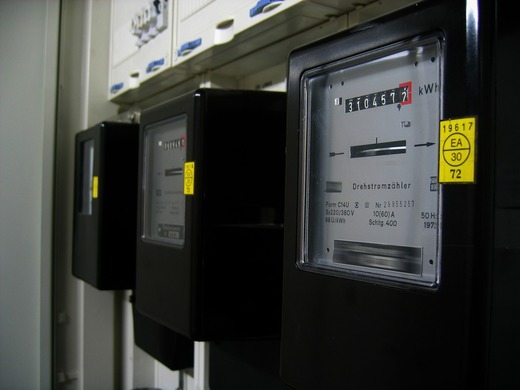 Italia vrea să revizuiască modul de calcul al facturilor la electricitate