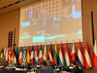 Cu cuțitul facturilor de curent și gaze la os, Guvernul transmite Bruxelles-ului că prețul luptei contra schimbărilor climatice trebuie "să fie acceptabil din punct de vedere social și economic"