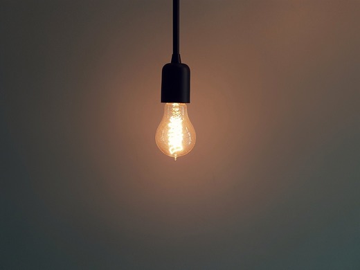 România, printre țările UE cu cele mai mari creșteri ale prețurilor la electricitate pentru consumatorii casnici